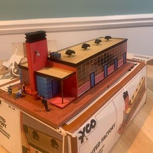4 Vintage HO scale Tyco building